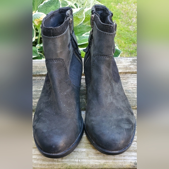 Sorel Black Ankle Boots with Buckle Detail - Picture 5 of 9